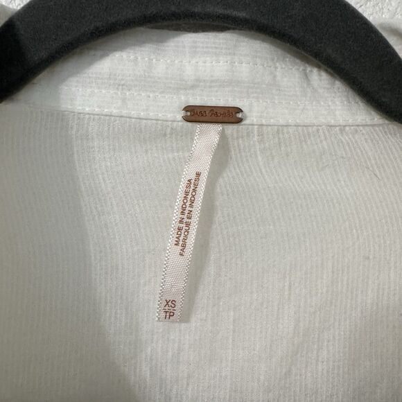 Free People Ruffle Top XS White Edwardian Coastal Victorian Lightweight - Picture 2 of 5